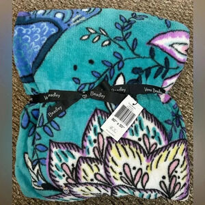 Vera Bradley Peacock Garden throw blanket 80x50. New